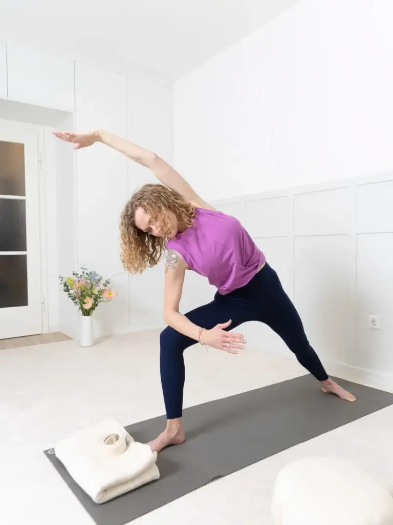 Sandra Schoeneis Yoga in kleinen Gruppen in Düsseldorf-Pempelfort